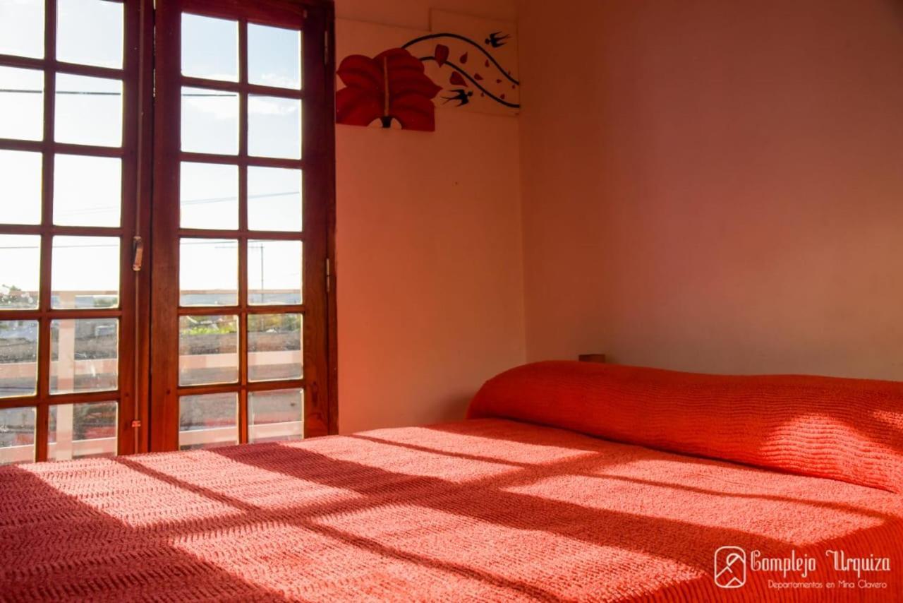 Complejo Urquiza Departamentos Lägenhet Mina Clavero Exteriör bild