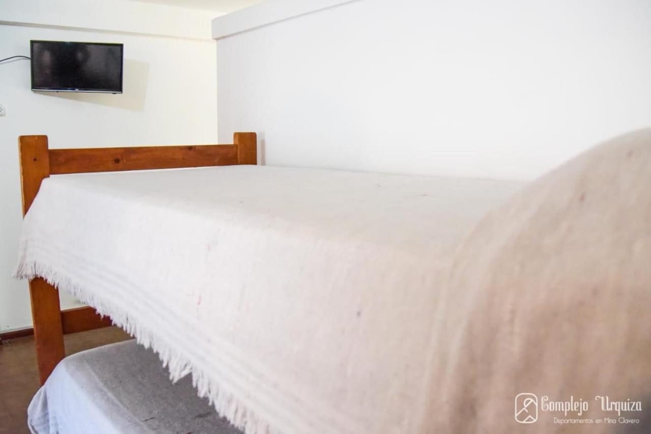 Complejo Urquiza Departamentos Lägenhet Mina Clavero Exteriör bild