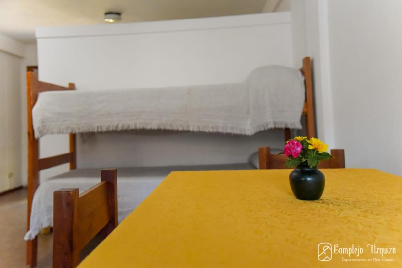 Complejo Urquiza Departamentos Lägenhet Mina Clavero Exteriör bild